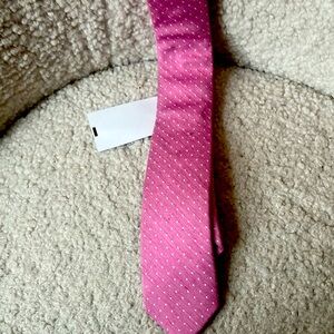 New Penguin Skinny Polka Dot Tie NWT Unique